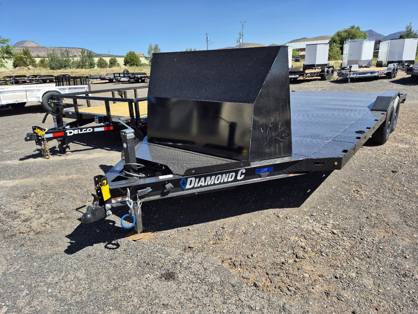 2025 Diamond C Tandem Axle Car Hauler/ 9,980 GVWR/83”x20′