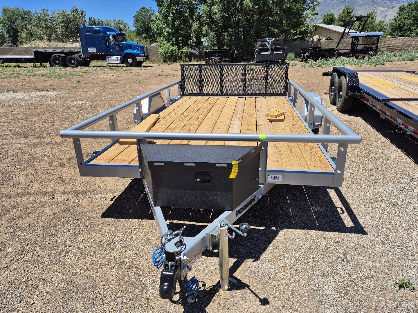 2025 Diamond C Single Axle Premium Utility/2,990 GVWR/83″x12′