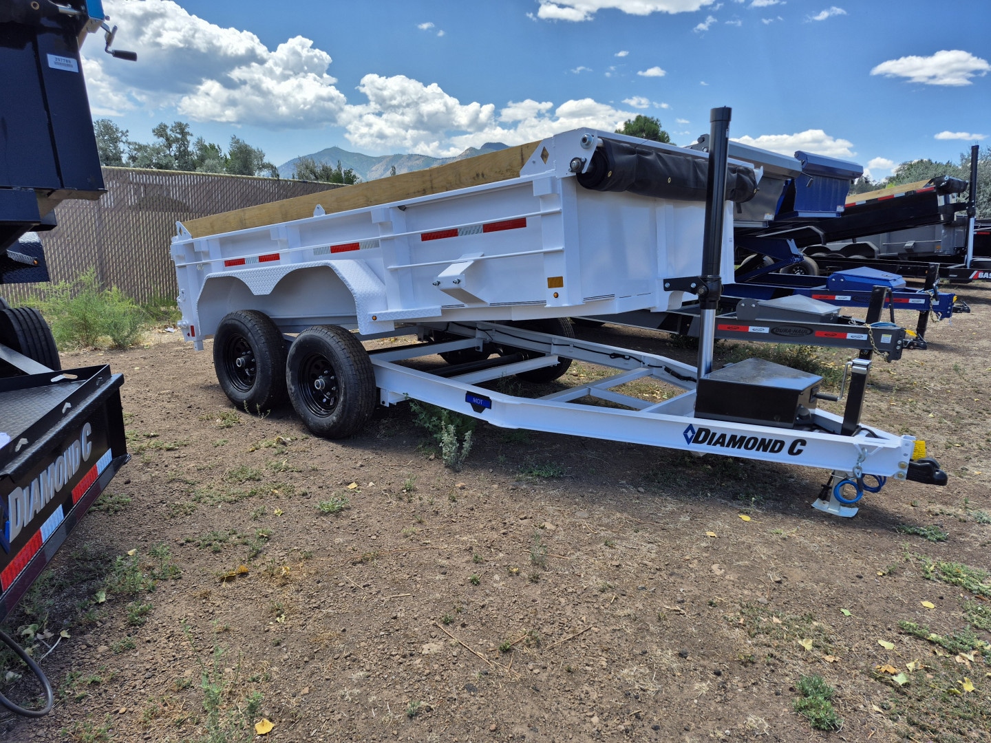 2025 Diamond C Tandem Axle Telescopic Dumper/9,890 GVWR/77″x12′