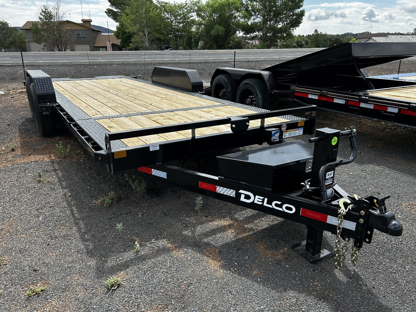 2025 Delco Tandem Axle Split Tilt/14,000 GVWR/83″x20′