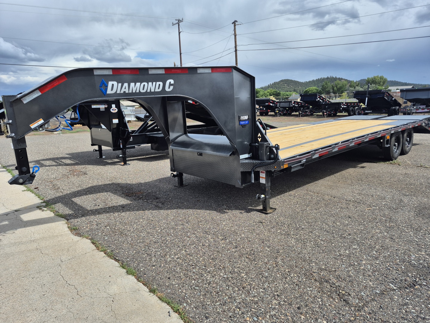 2026 Diamond C Tandem Axle Gooseneck Equipment/15,500 GVWR/102″x25′