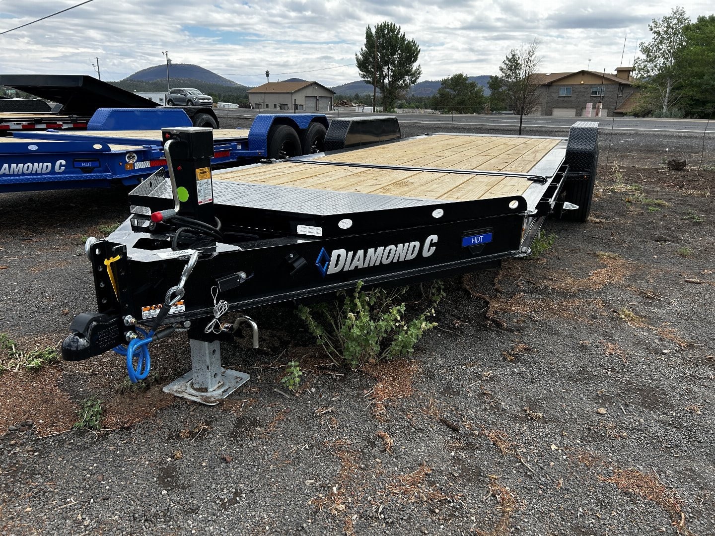 2025 Diamond C Tandem Axle Hyd.Damp Split Tilit/14,900 GVWR/82”x 20′